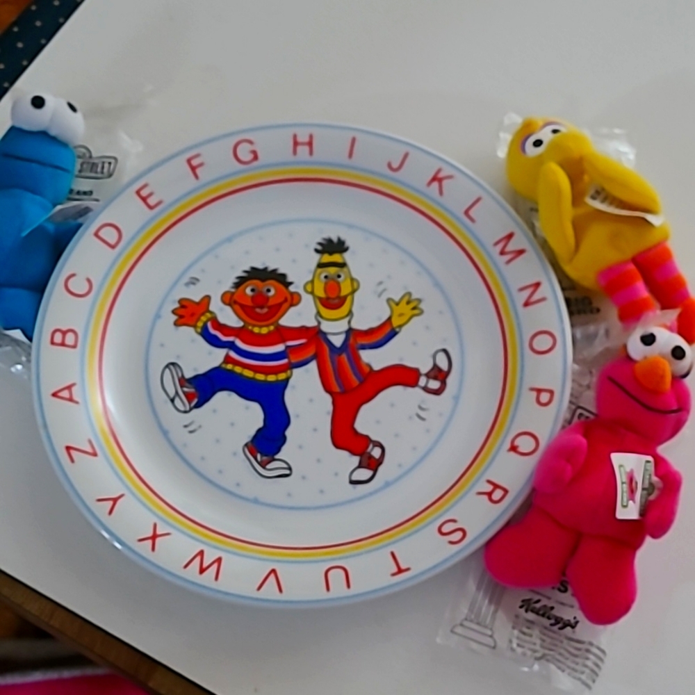 Sesame Street 8" Porcelain ALPHABET PLATE + 3 Mini Bean Stuffies